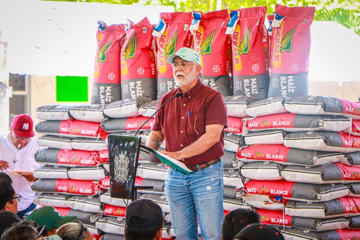 ENTREGA LA GOBERNADORA LAYDA SANSORES, MAÍZ Y FERTILIZANTE EN CALKINÍ
