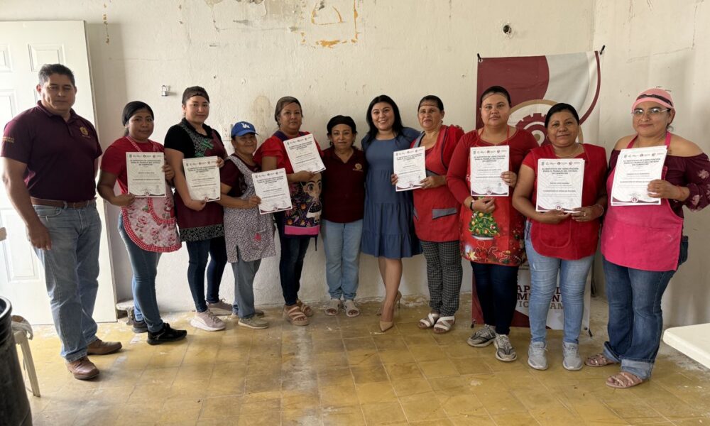 EL ICAT PLANTEL CHAMPOTÓN ENTREGA CONSTANCIAS EN LA COMUNIDAD “LEY FEDERAL DE REFORMA AGRARIA” DEL MUNICIPIO