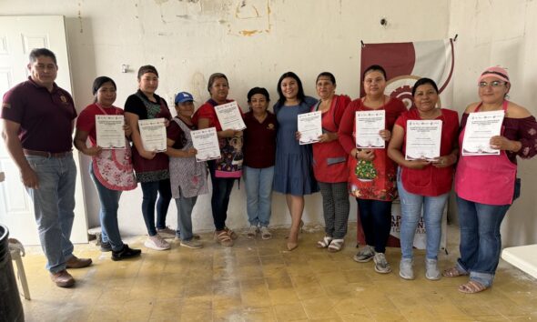 EL ICAT PLANTEL CHAMPOTÓN ENTREGA CONSTANCIAS EN LA COMUNIDAD “LEY FEDERAL DE REFORMA AGRARIA” DEL MUNICIPIO