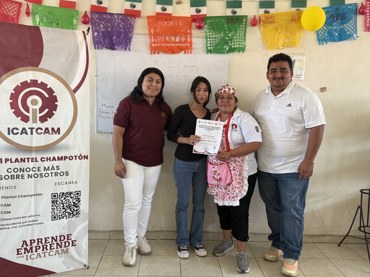 ICATCAM ENTREGA 15 CONSTANCIAS A ALUMNAS DE LOS CURSOS DE REPOSTERÍA EN EL PLANTEL CHAMPOTÓN