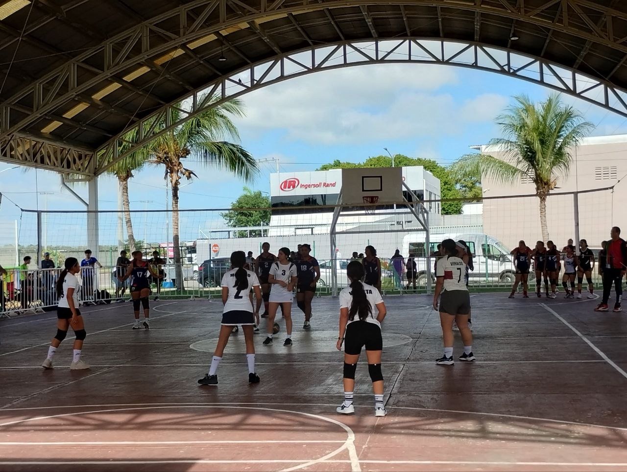 CARMEN BARRE EN BÁSQUET 3X3, DE QUINTETA Y VOLEIBOL DE SALA, ZONA TRES