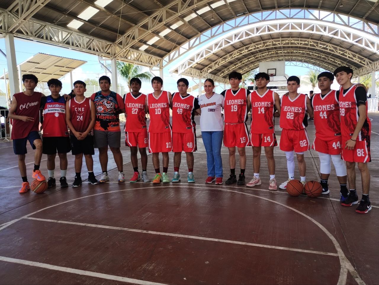 CARMEN BARRE EN BÁSQUET 3X3, DE QUINTETA Y VOLEIBOL DE SALA, ZONA TRES