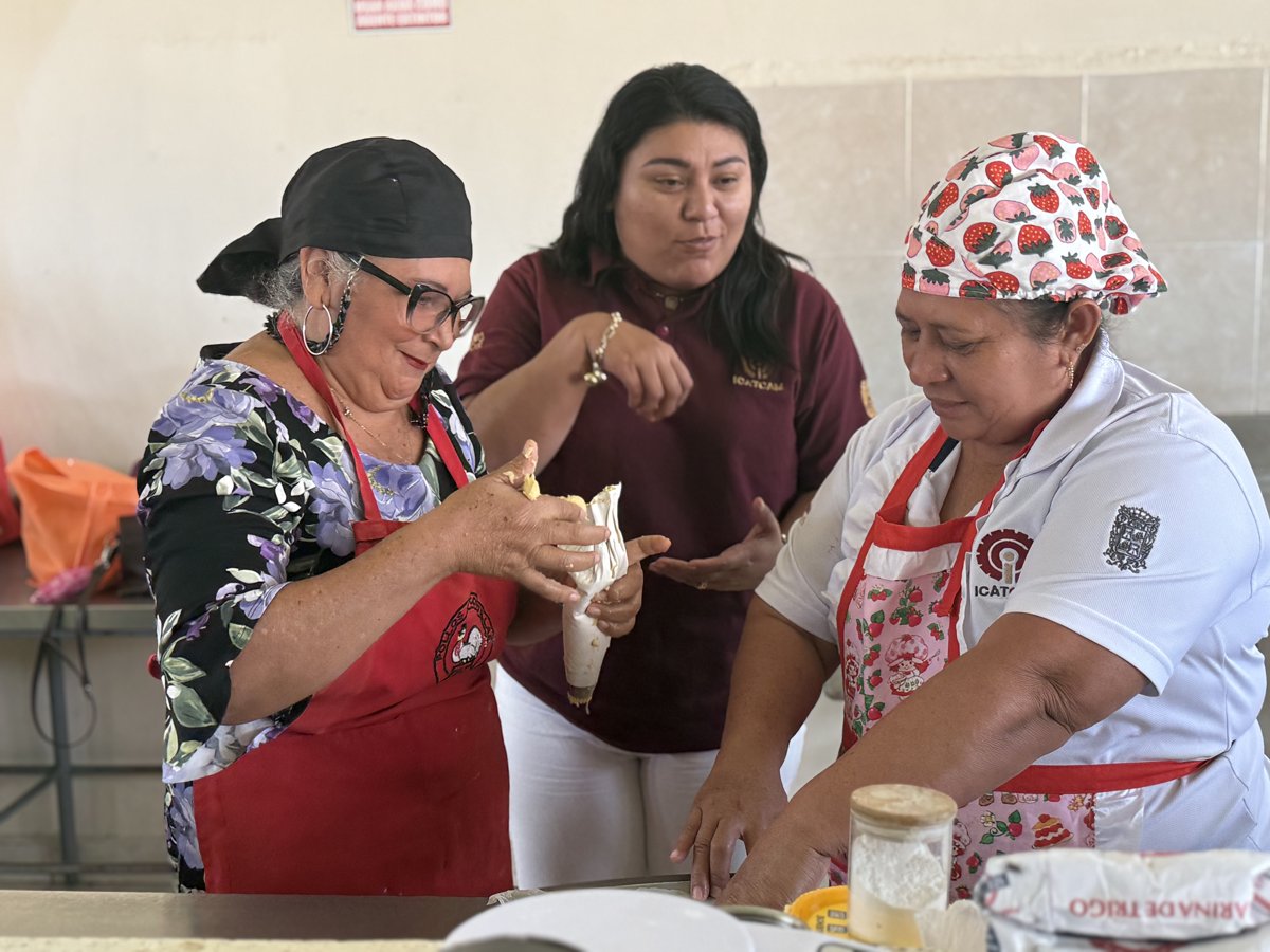 ICATCAM ENTREGA 15 CONSTANCIAS A ALUMNAS DE LOS CURSOS DE REPOSTERÍA EN EL PLANTEL CHAMPOTÓN