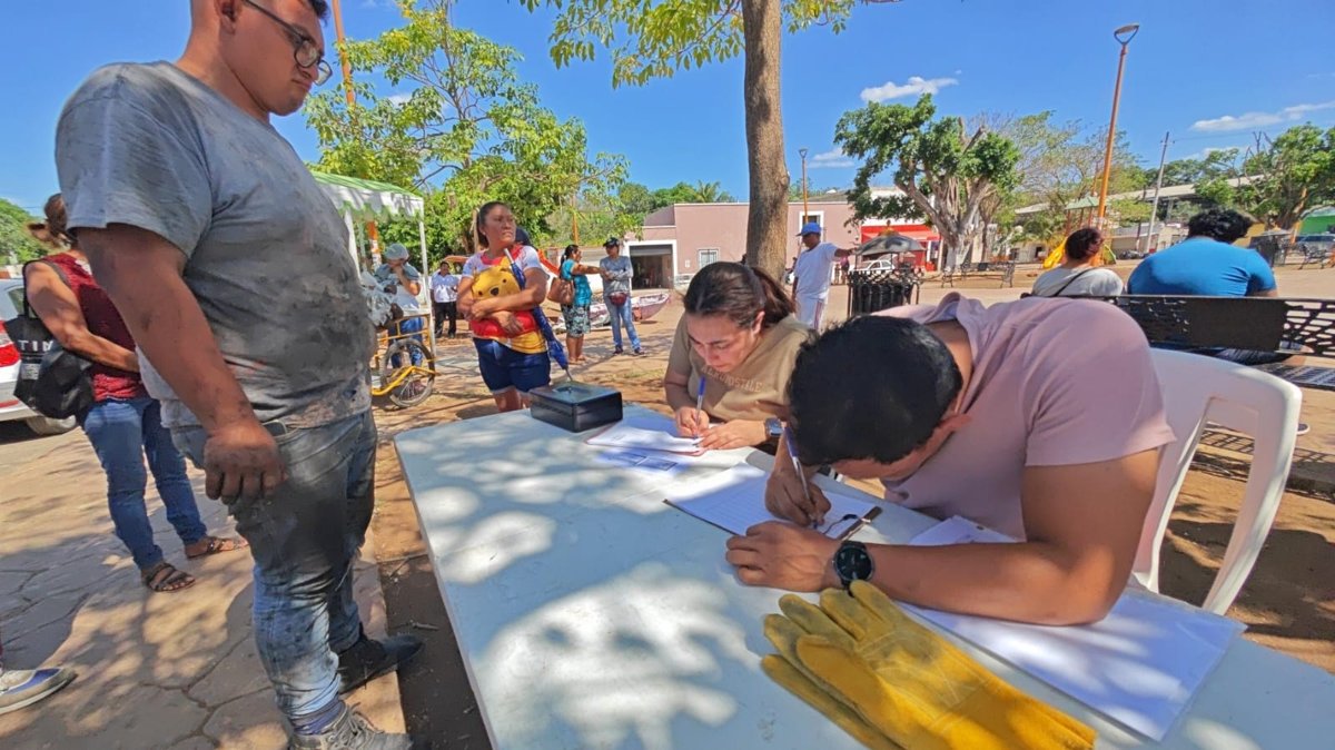 CONTINÚA LA ENTREGA DE LÁMINAS A BAJO COSTO EN EL MUNICIPIO DE CAMPECHE