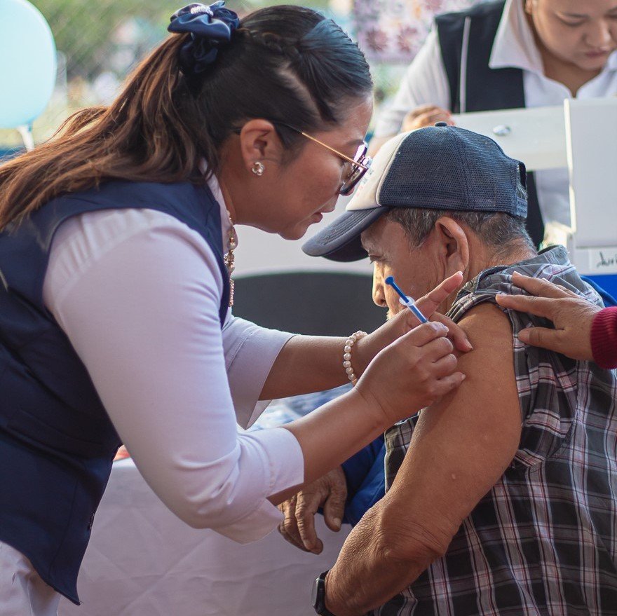 EXHORTAN A VACUNARSE CONTRA LA INFLUENZA, NEUMOCOCO Y COVID-19