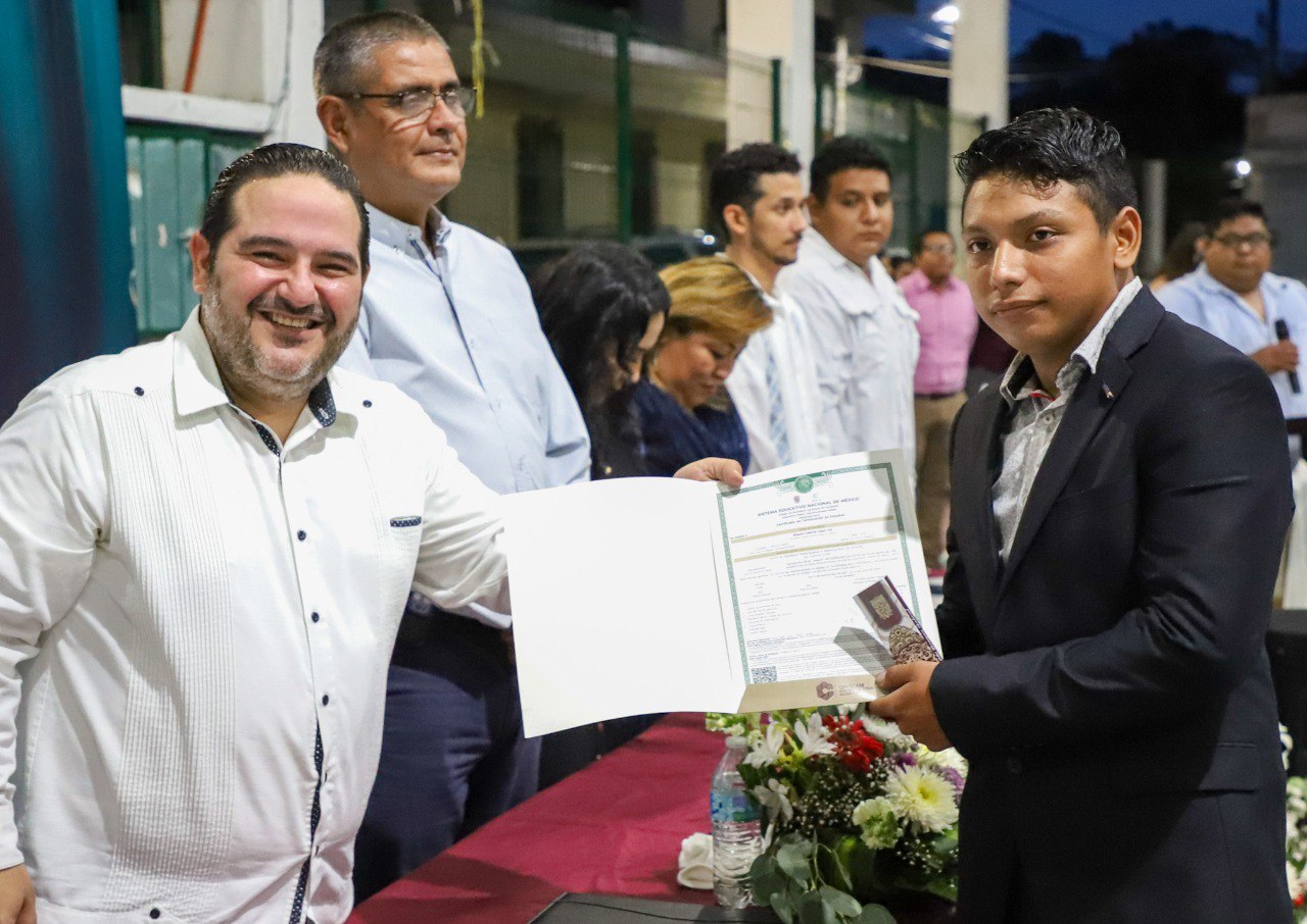 EGRESARÁN MÁS DE DOS MIL 900 ESTUDIANTES DEL COBACAM