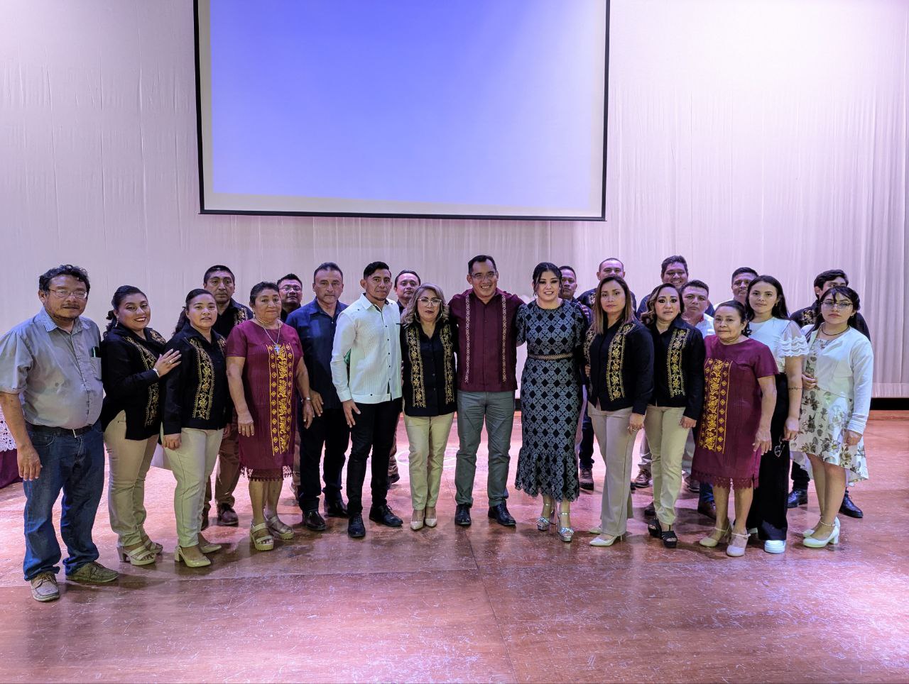 ICAT ACCIÓN MÓVIL DZIBALCHÉN REALIZÓ LA ENTREGA DE CONSTANCIAS A ALUMNAS Y ALUMNOS QUE FINALIZARON EXITOSAMENTE SU PARTICIPACIÓN EN CURSOS
