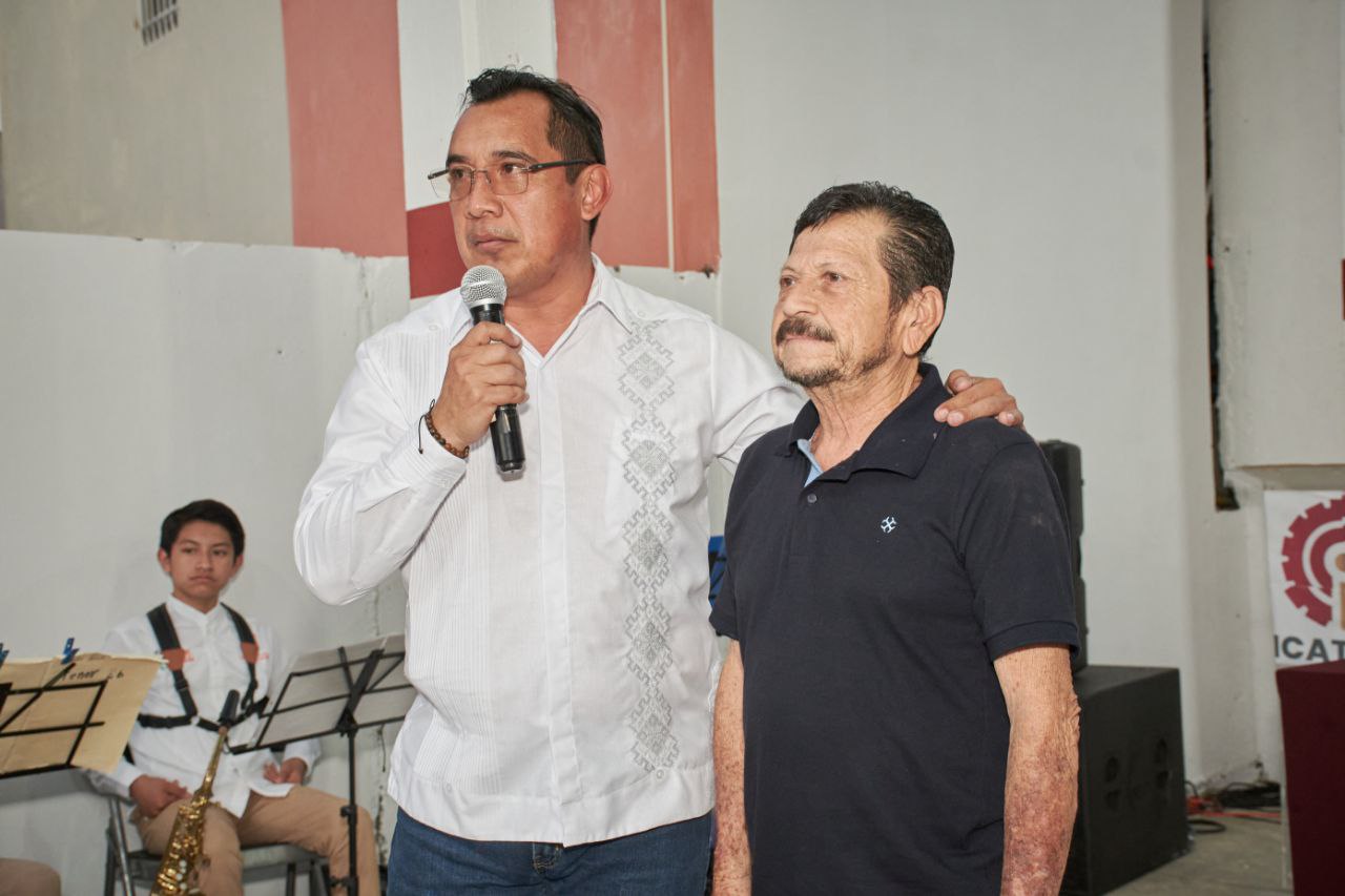 ICATCAM REALIZA ENTREGA DE CONSTANCIAS A ALUMNOS QUE FINALIZARON EXITOSAMENTE CURSOS EN EL ICAT ACCIÓN MÓVIL DZITBALCHÉ
