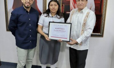 RECONOCIMIENTO A GANADORA DE OLIMPIADA DE QUÍMICA