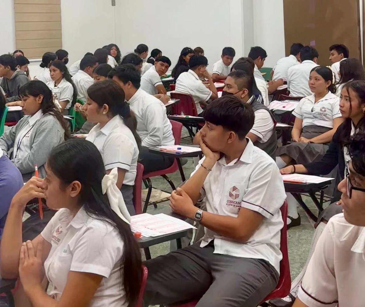 PRESENTAN EXAMEN ASPIRANTES A INTERCMBIO CULTURAL