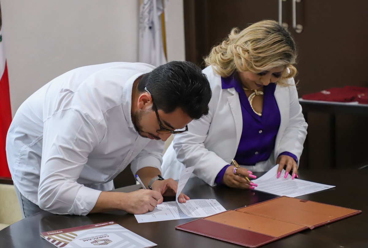 COBACAM ENTREGA NOMBRAMIENTOS A DOCENTES