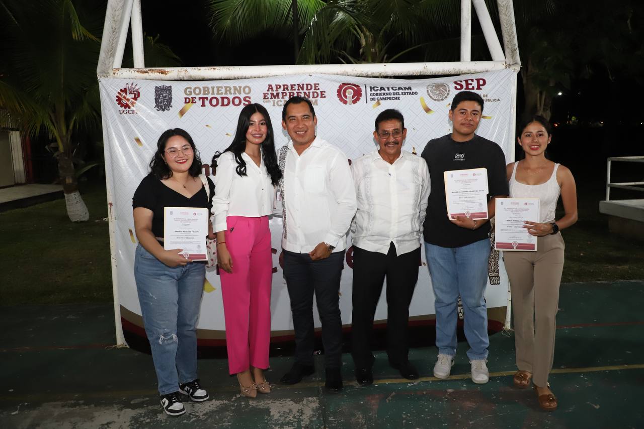 ICATCAM REALIZA ENTREGA DE CONSTANCIAS A ALUMNOS DEL ICAT PLANTEL ESCÁRCEGA