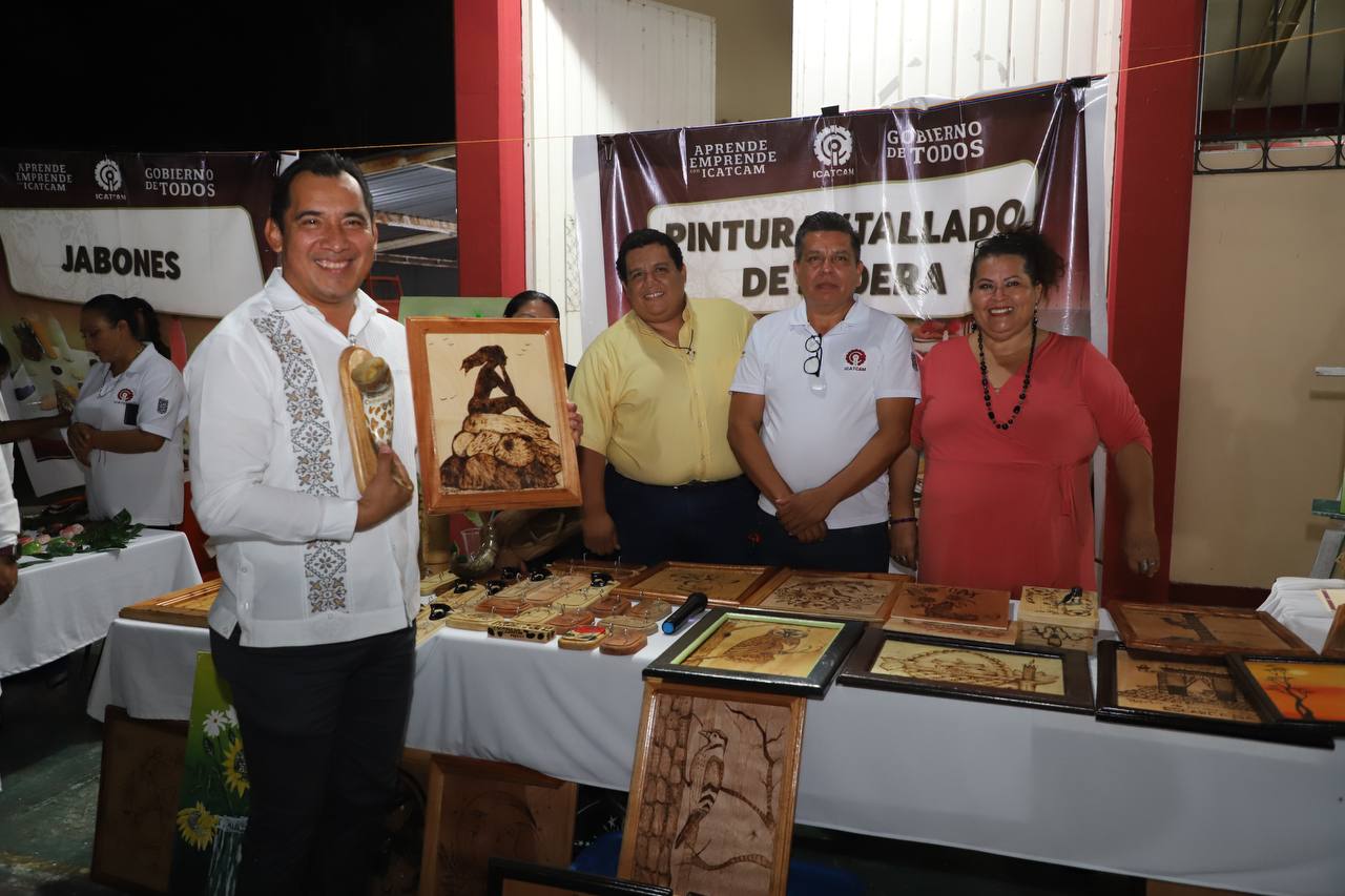 ICATCAM REALIZA ENTREGA DE CONSTANCIAS A ALUMNOS DEL ICAT PLANTEL ESCÁRCEGA