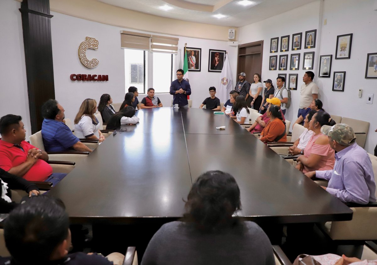 REALIZAN TRÁMITES DE PASAPORTE ALUMNOS DE COBACAM QUE VIAJARÁN A INGLATERRA