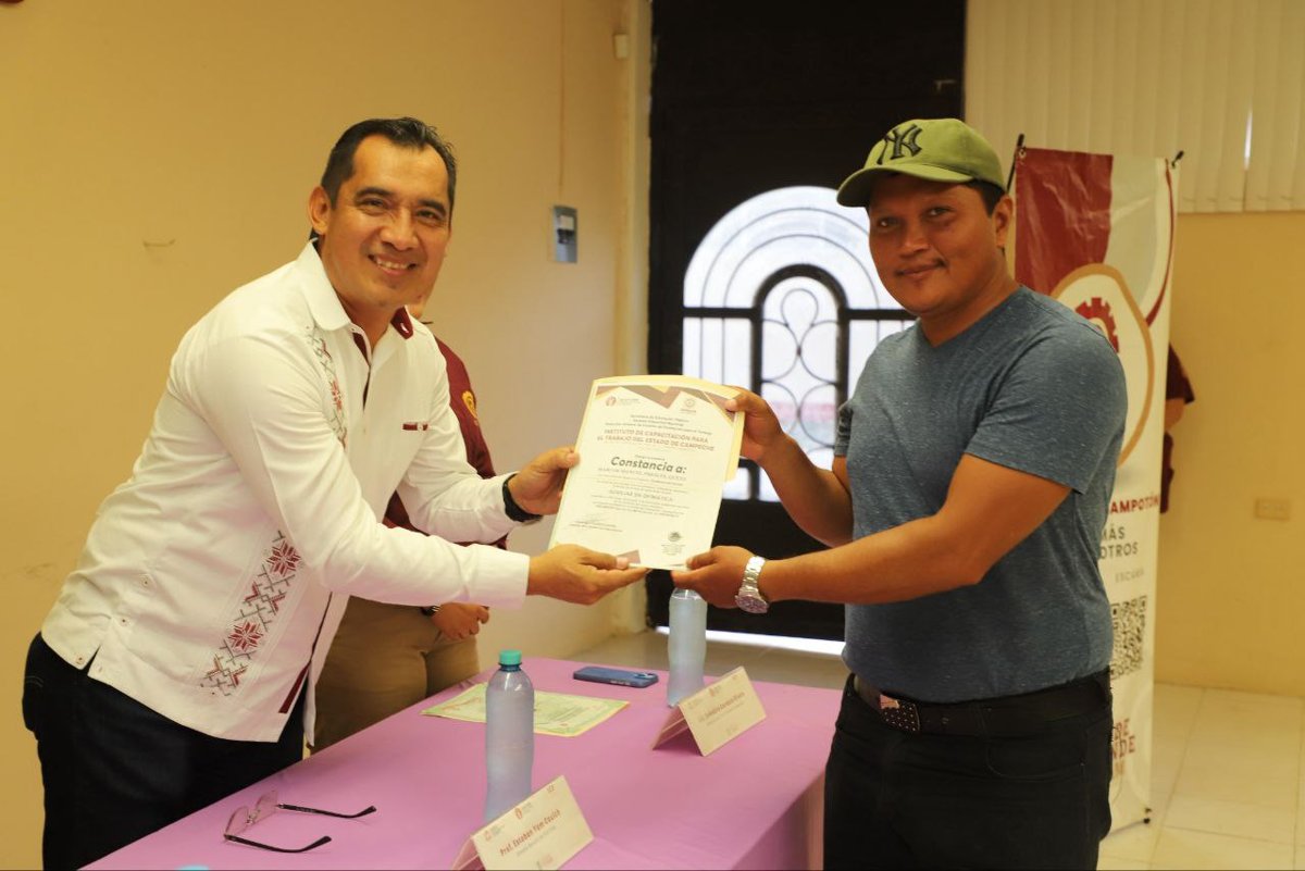 ICAT PLANTEL CHAMPOTÓN ENTREGA CONSTANCIAS A ALUMNOS QUE FINALIZARON CURSOS DE CAPACITACIÓN EXITOSAMENTE