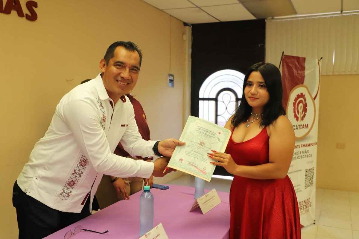 ICAT PLANTEL CHAMPOTÓN ENTREGA CONSTANCIAS A ALUMNOS QUE FINALIZARON CURSOS DE CAPACITACIÓN EXITOSAMENTE