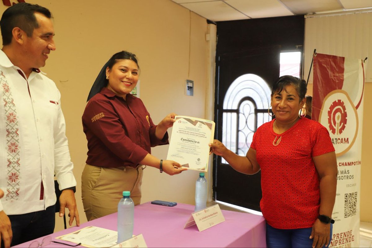 ICAT PLANTEL CHAMPOTÓN ENTREGA CONSTANCIAS A ALUMNOS QUE FINALIZARON CURSOS DE CAPACITACIÓN EXITOSAMENTE