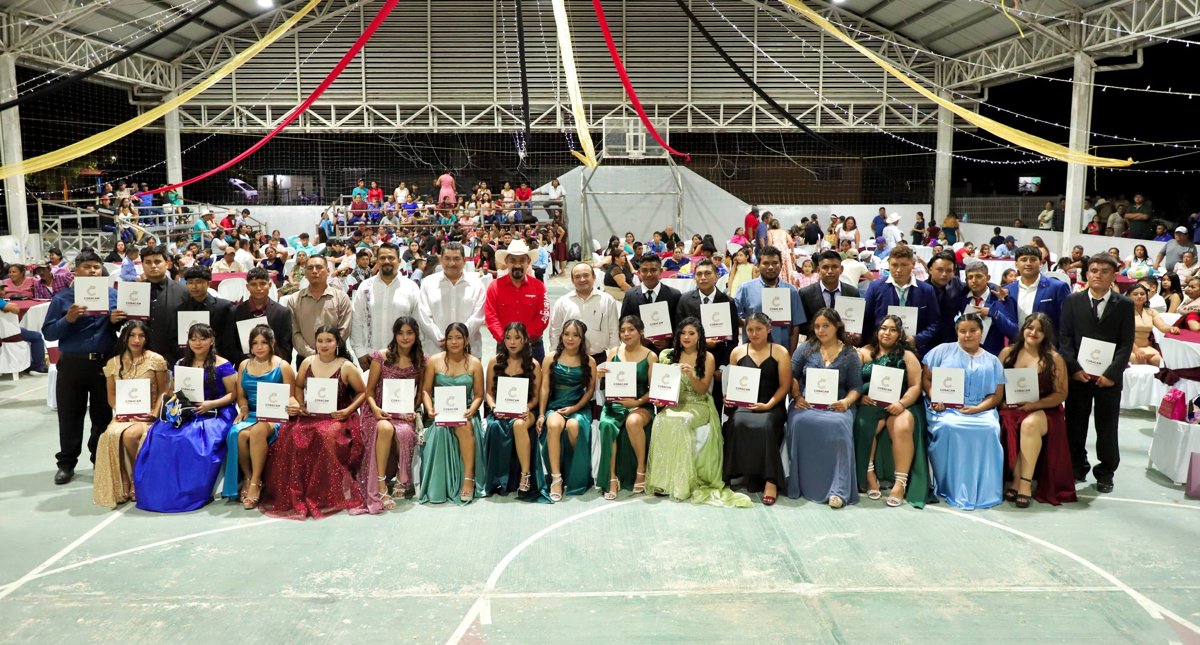 EGRESAN MÁS DE TRES MIL 100 ESTUDIANTES DEL COBACAM