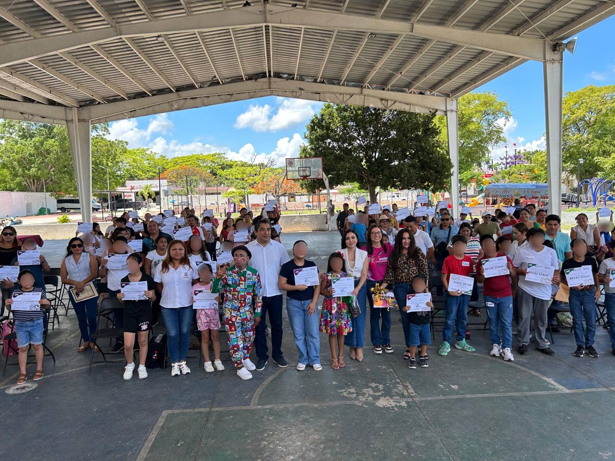 108 ESTUDIANTES DE CHAMPOTÓN RECIBEN BECAS EDUCATIVAS CON EL RESPALDO DEL GOBIERNO DEL ESTADO Y LA FUNDACIÓN PABLO GARCÍA
