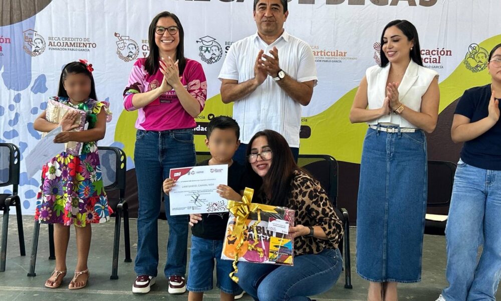 108 ESTUDIANTES DE CHAMPOTÓN RECIBEN BECAS EDUCATIVAS CON EL RESPALDO DEL GOBIERNO DEL ESTADO Y LA FUNDACIÓN PABLO GARCÍA