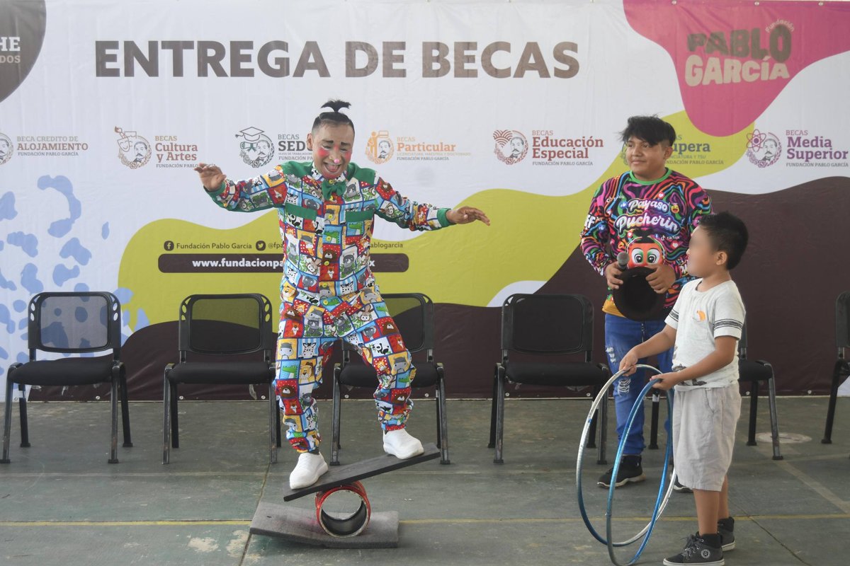 108 ESTUDIANTES DE CHAMPOTÓN RECIBEN BECAS EDUCATIVAS CON EL RESPALDO DEL GOBIERNO DEL ESTADO Y LA FUNDACIÓN PABLO GARCÍA