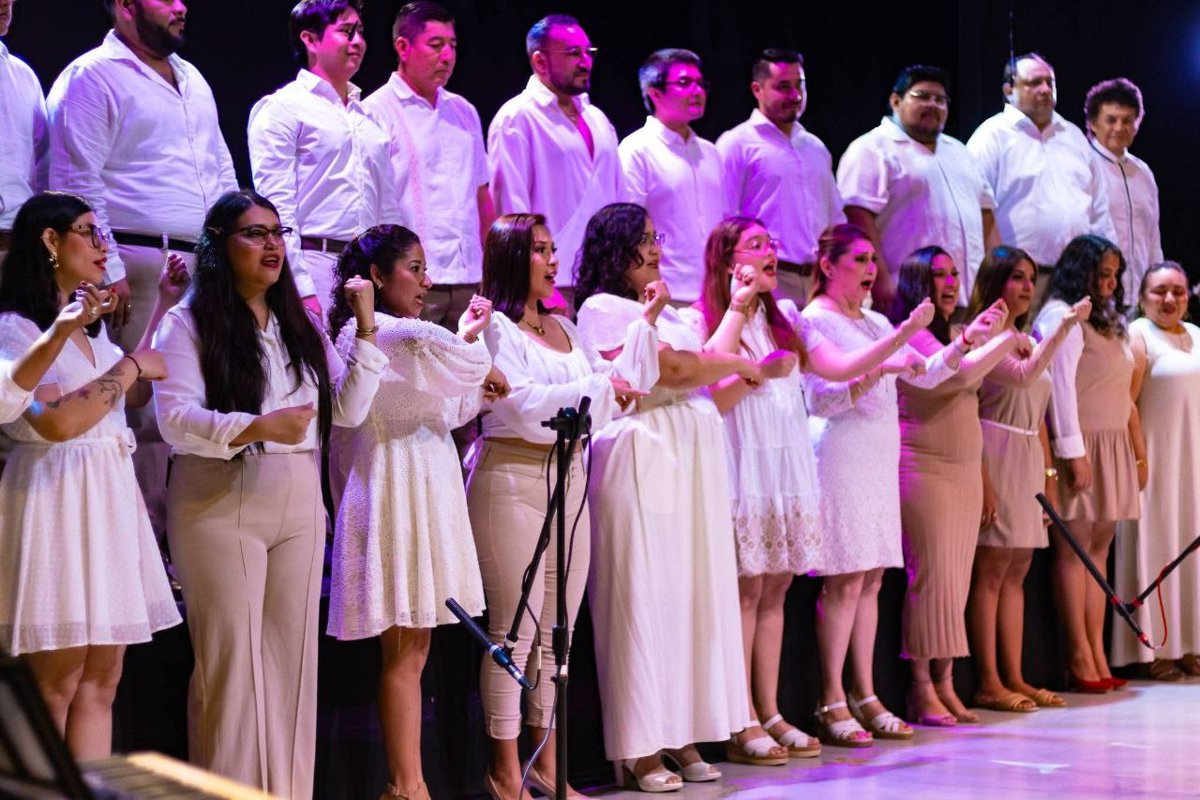“VOCES DEL CLAUSTRO” DELEITA CON CANCIONES PARA TODOS