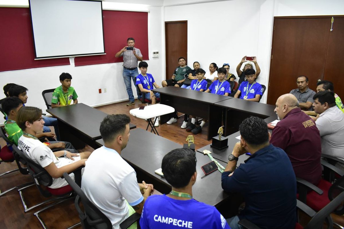 INDECAM CELEBRA HISTÓRICO TRIUNFO DEL SELECTIVO SUB-15 DE CAMPECHE EN LA GIMNASIADA NACIONAL