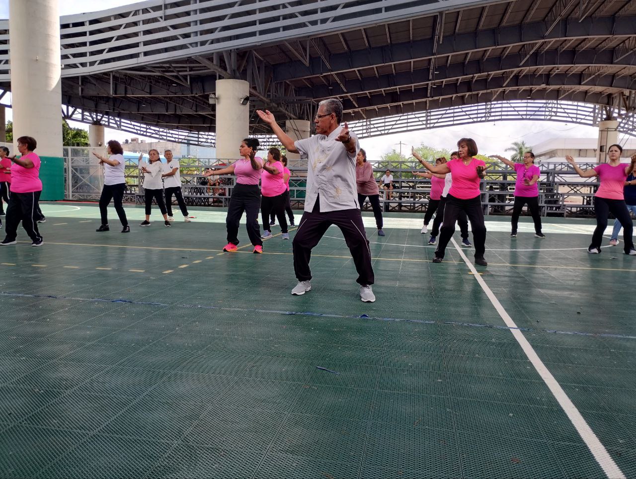 EXITOSA CLASE Y EXHIBICIÓN DE TAI CHI, EN EL “20 DE NOVIEMBRE"