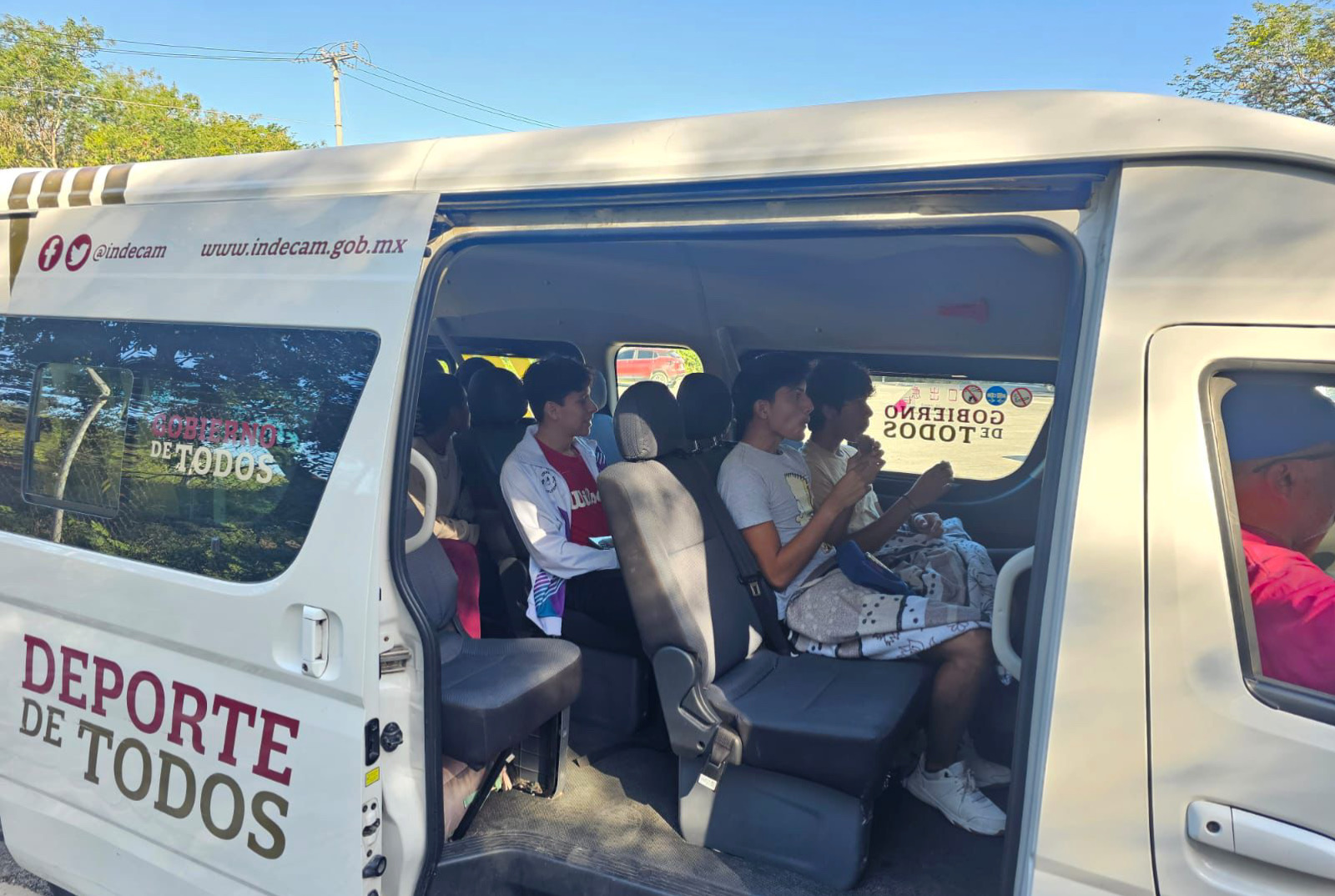 VIAJAN ATLETAS CAMPECHANOS AL INVERNAL DE PISTA Y CAMPO, EN YUCATÁN