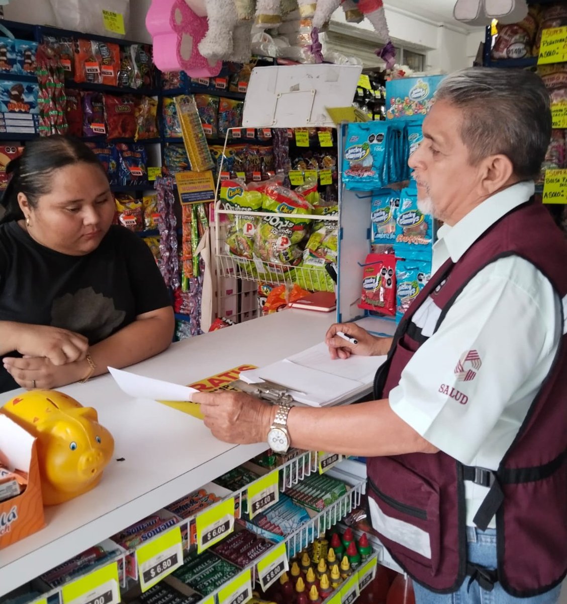 RECORREN COMERCIOS Y VIVIENDAS PARA CONCIENTIZAR SOBRE LA PREVENCIÓN DEL DENGUE