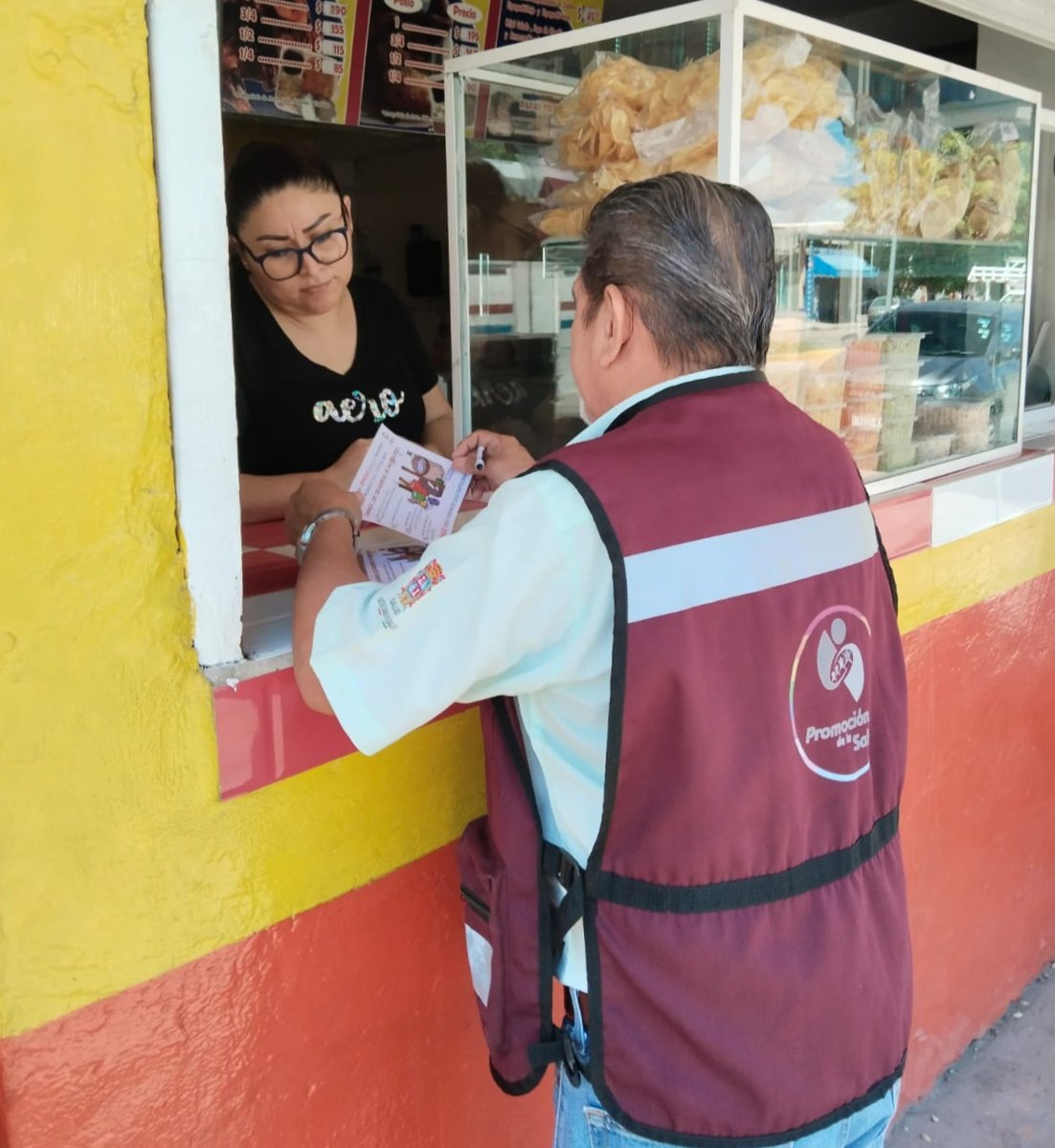 RECORREN COMERCIOS Y VIVIENDAS PARA CONCIENTIZAR SOBRE LA PREVENCIÓN DEL DENGUE