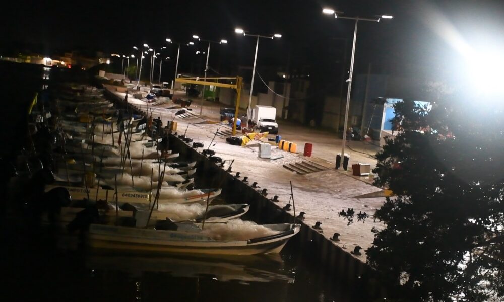 INSTALA APICAM ILUMINACIÓN CON TECNOLOGÍA LED EN EL PUERTO DE CHAMPOTÓN