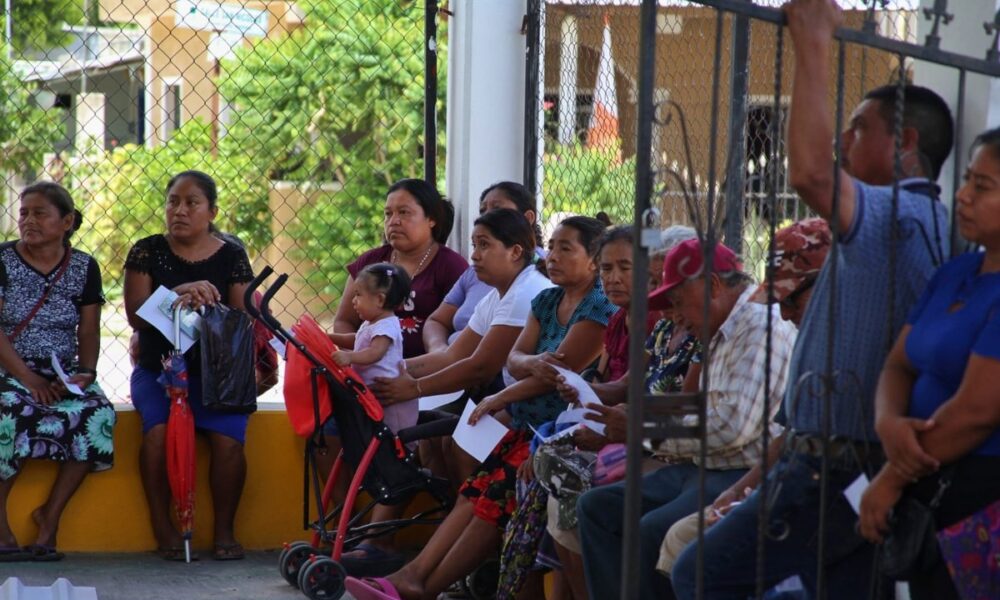 ENTREGAN LÁMINAS A BAJO COSTO EN LA LOCALIDAD DE QUETZAL EDZNA DEL MUNICIPIO DE CAMPECHE