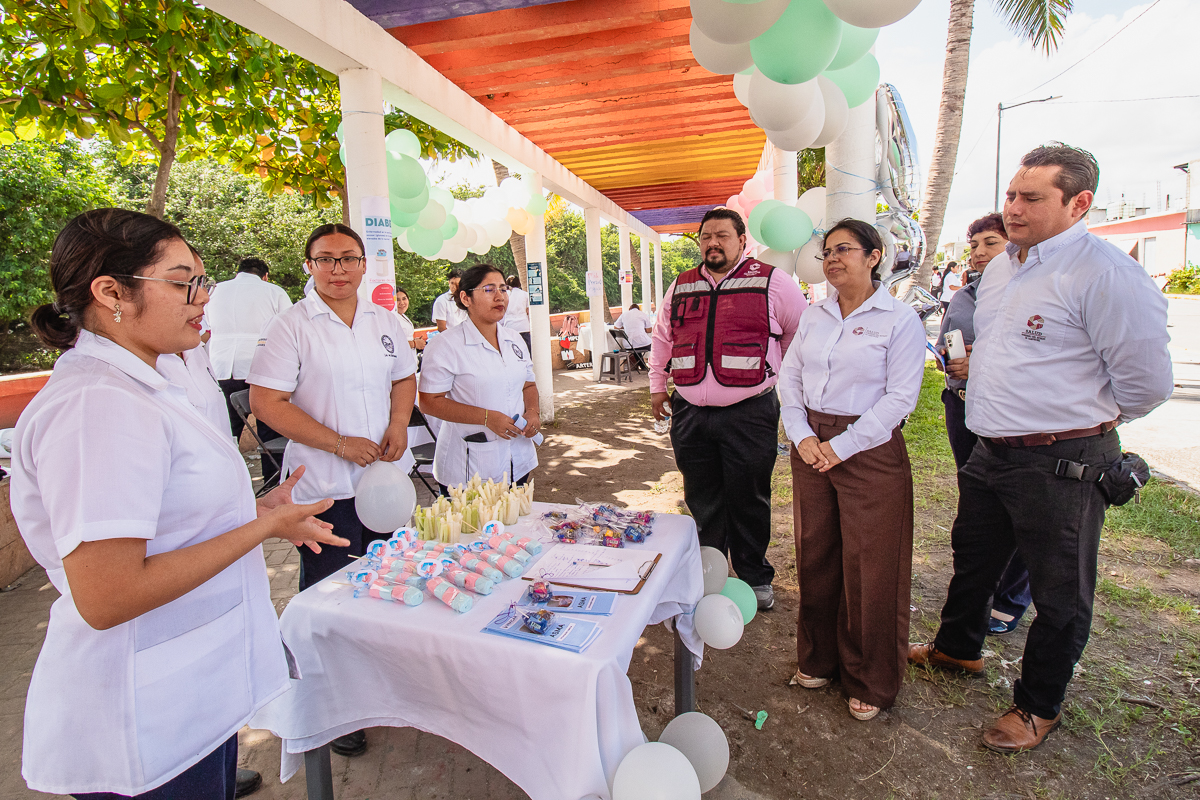LLEVAN SALUD EN TU BARRIO A LA COLONIA TIERRA Y LIBERTAD DE CD DEL CARMEN