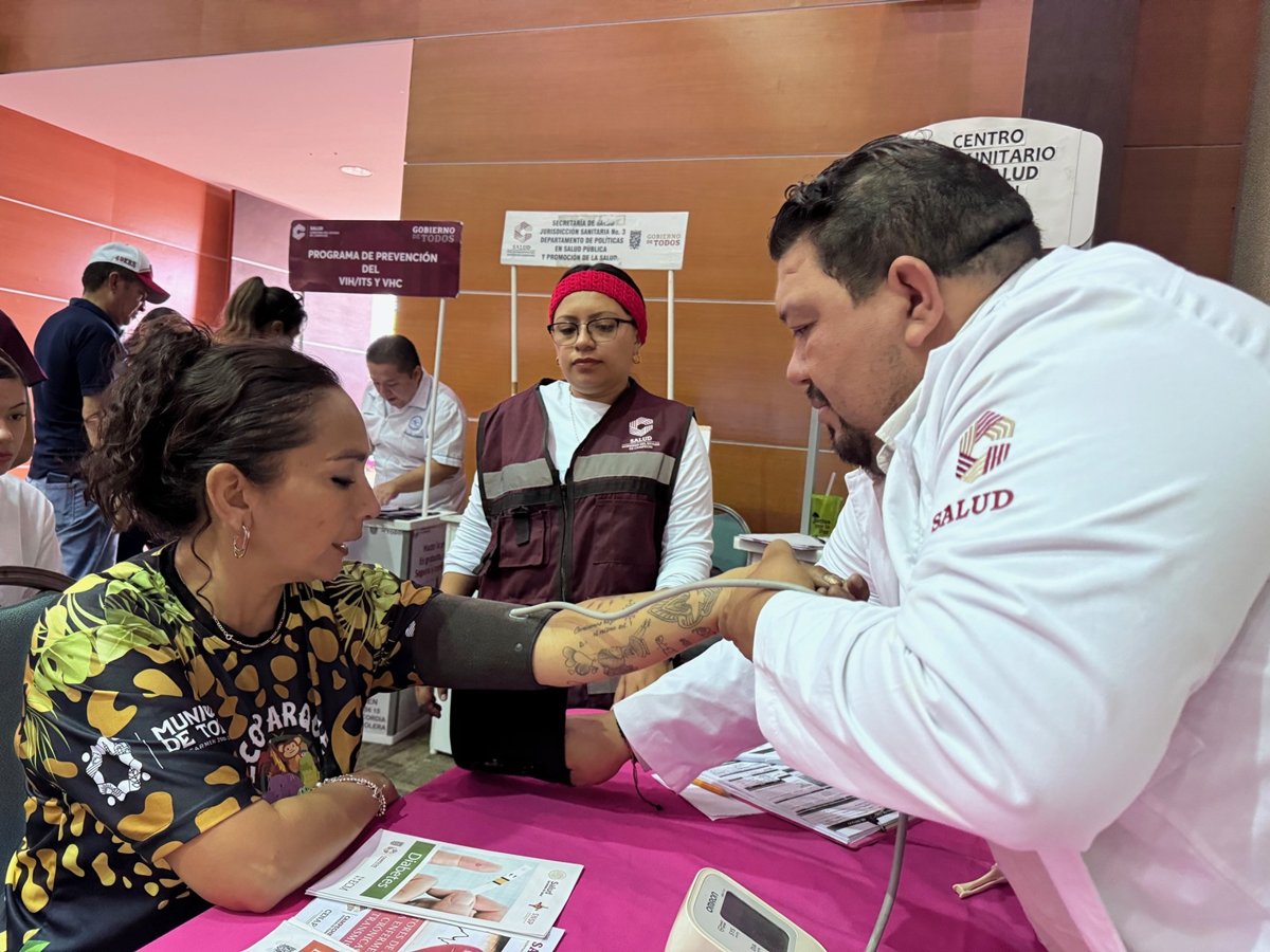 LLEVA “SALUD EN TU BARRIO” ATENCIÓN GRATUITA A LA FERIA DEL CARMEN 2025