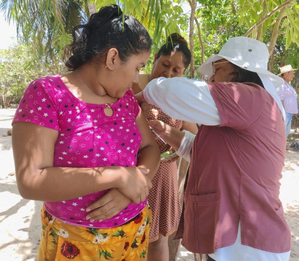 REFUERZAN VACUNACIÓN DEL ESQUEMA BÁSICO EN CARMEN Y PALIZADA