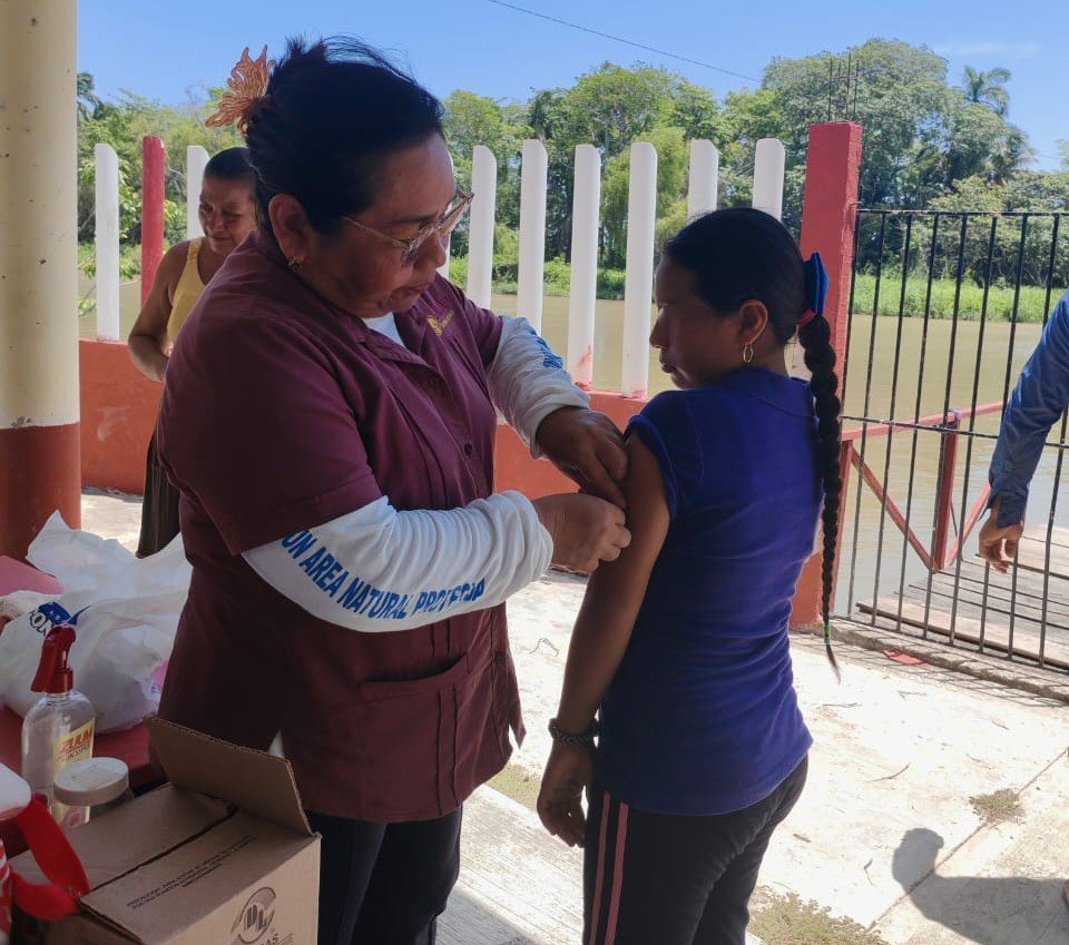 REFUERZAN VACUNACIÓN DEL ESQUEMA BÁSICO EN CARMEN Y PALIZADA