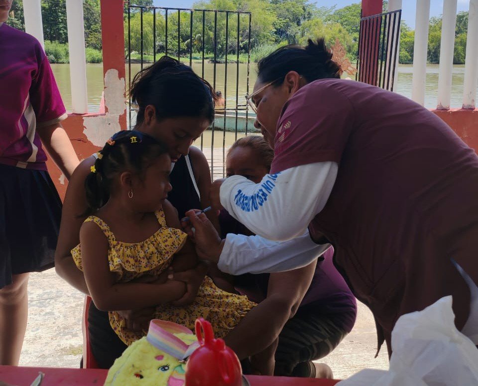 REFUERZAN VACUNACIÓN DEL ESQUEMA BÁSICO EN CARMEN Y PALIZADA