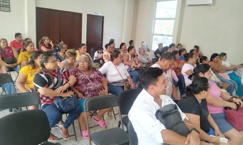 CAPACITA COPRISCAM A MANEJADORES DE ALIMENTOS PARA EVITAR RIESGOS SANITARIOS EN SEMANA SANTA