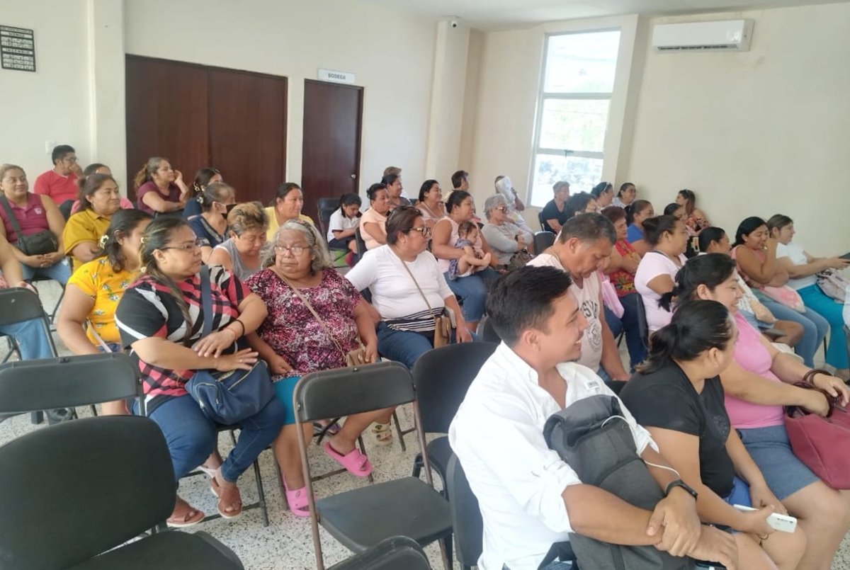 CAPACITA COPRISCAM A MANEJADORES DE ALIMENTOS PARA EVITAR RIESGOS SANITARIOS EN SEMANA SANTA