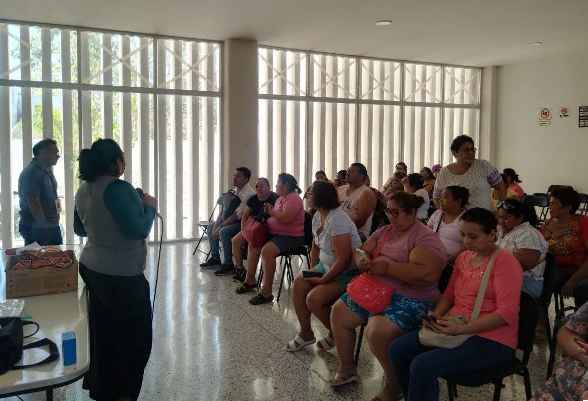 CAPACITA COPRISCAM A MANEJADORES DE ALIMENTOS PARA EVITAR RIESGOS SANITARIOS EN SEMANA SANTA